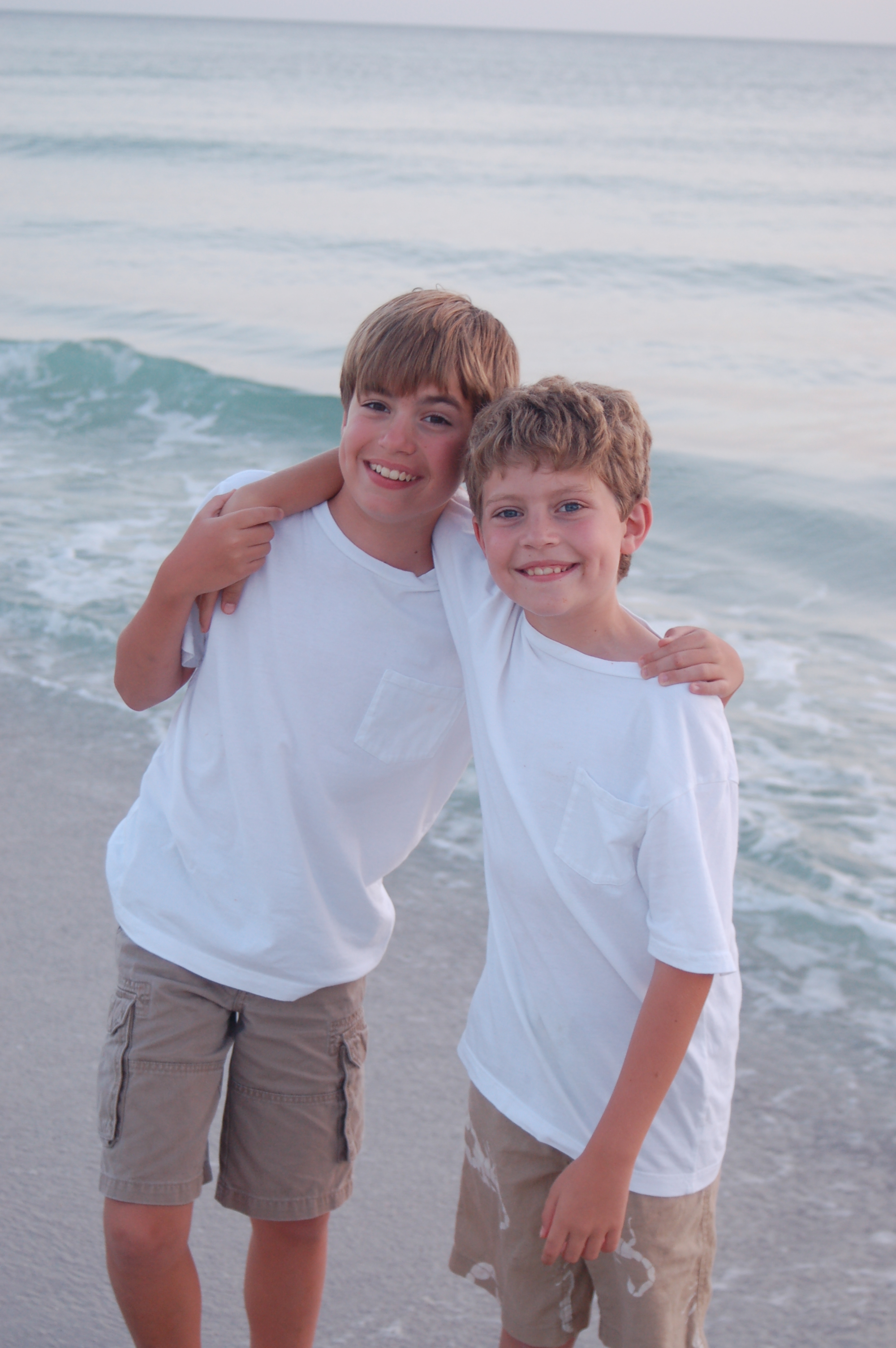 Lori Webb two sons at the beach